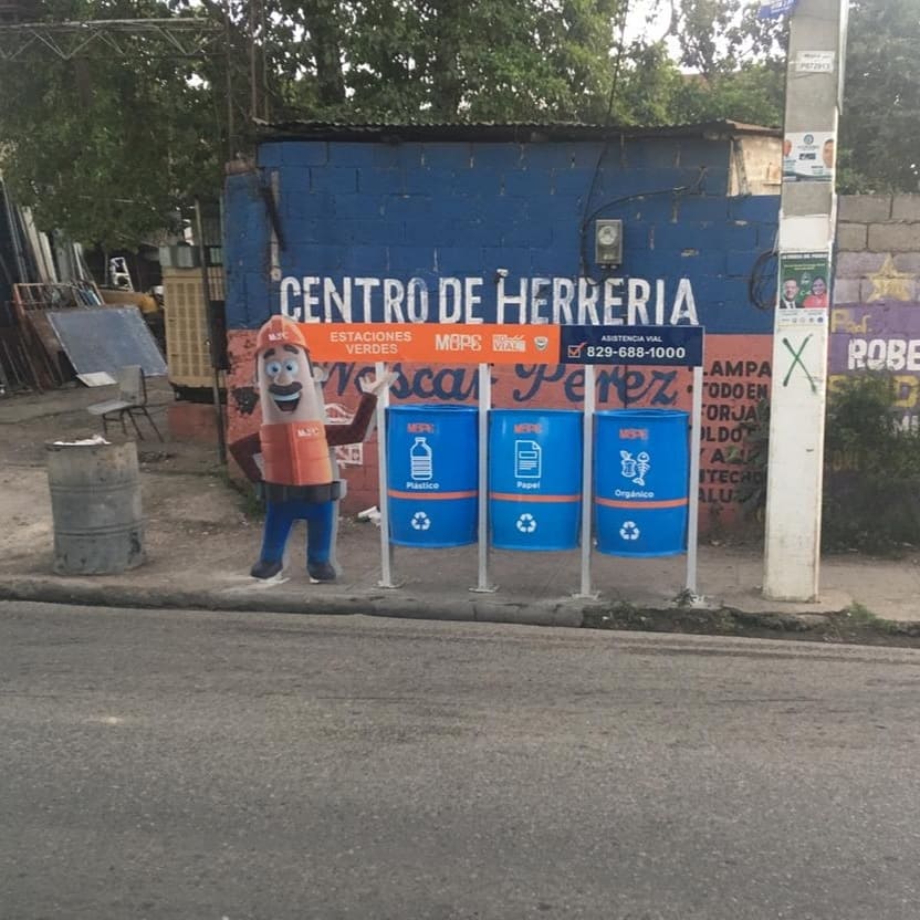JESDO6's tweet photo. Apoyando nuestra comunidad #Jesdo trabajando 💪 muchas gracias por el apoyo al síndico @franciscopena14 https://t.co/fa0emiTYqg