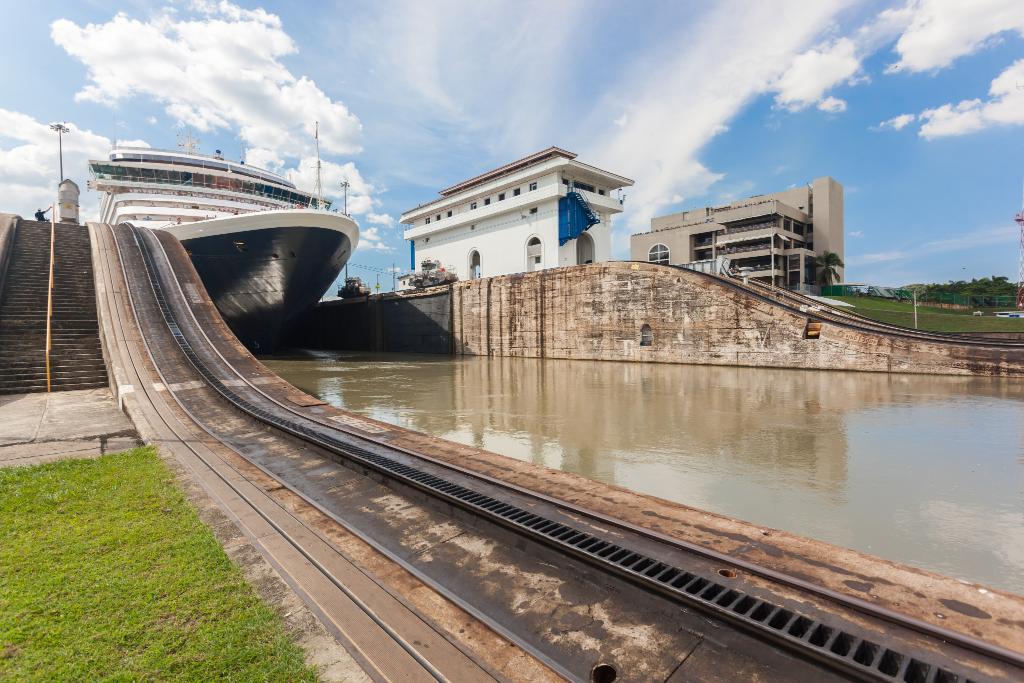 HALcruises's tweet photo. Take a #PanamaCanal #cruise to experience seeing exotic wildlife, sparkling Caribbean isles and the engineering marvels of the canal itself. What are you looking forward to the most? RT with your answer! https://t.co/bMBvHezILF https://t.co/JmkCTJZcFU