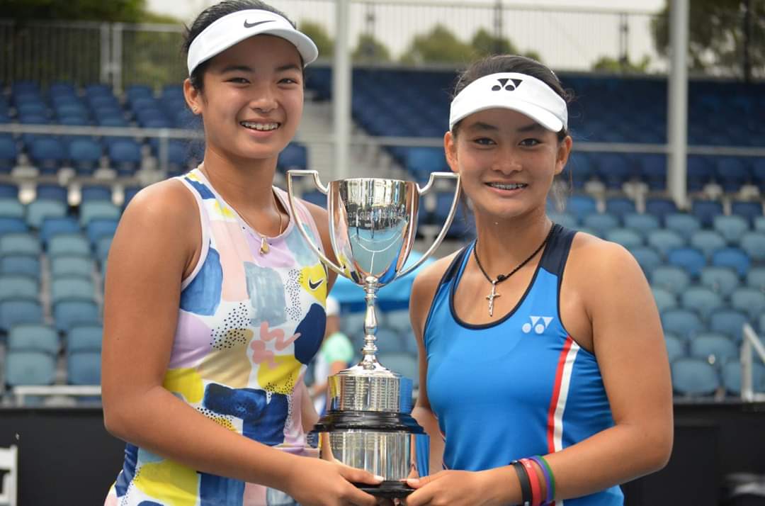 sea_sports_news's tweet photo. ๐พ Tennis | Priska Madelyn Nugroho ๐ฎ๐ฉ & Alexandra Eala ๐ต๐ญ cop the Australian Open Girls Doubles title! Congratulations! #TeamASEAN ๐ฎ๐ฉ๐ต๐ญ https://t.co/uSuuPux7dK