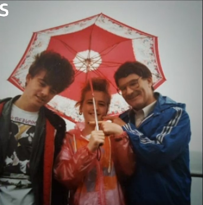 ManicBeata's tweet photo. I've never met you but I can't imagine the world without you.
I'm thinking about your family and friends and I hope that you're happy, safe and well.
#RicheyEdwards #Manics #NeverForgotten #25YearsMissing https://t.co/rmAE0yqhuc