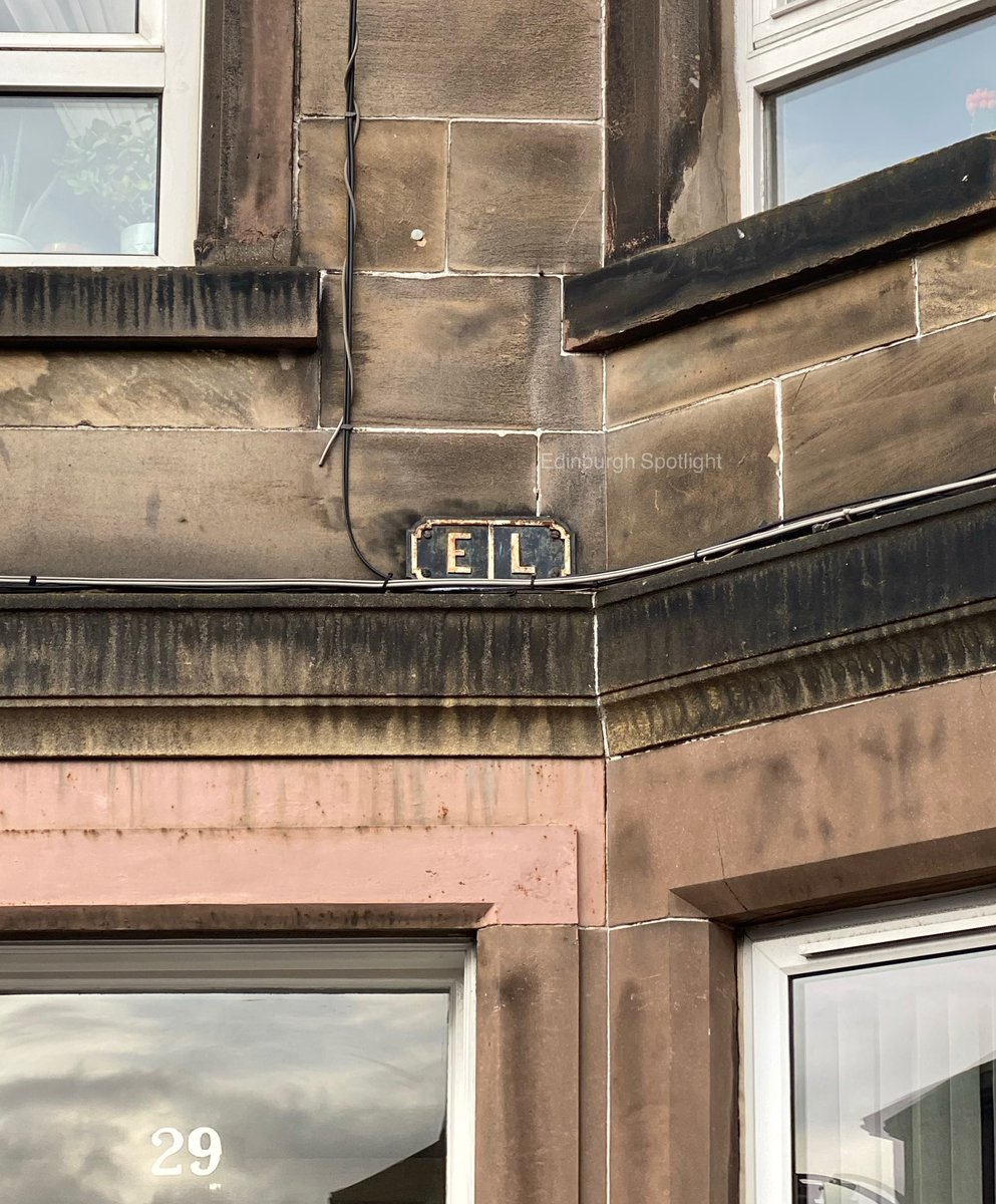 edinspotlight's tweet image. This sign on Albion Road signifies the old boundary line of Edinburgh and Leith.