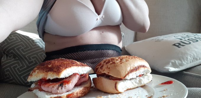My #Rugby watching baps just arrived! Xx https://t.co/eOIsGlLDXf<a href="/tag/rugby"class="tags">#Rugby</a>