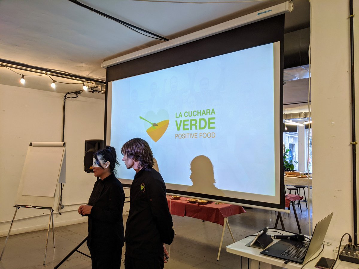 npatarino's tweet image. Hoy en el evento organizado por @lime_cl nos han servido una comida vegana con la ayuda de @CucharaVerde_ 
#ArchitectCoders #AndroidDev