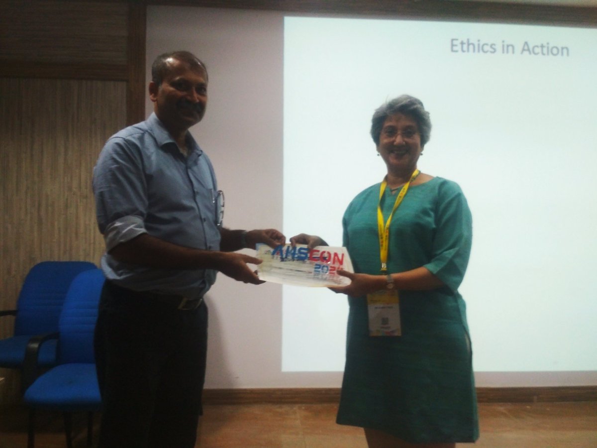 Mahesh_Devnani's tweet photo. Successfully conducted a jampacked pre-conference workshop on "Ethical issues in healthcare practice and research' along with amazing Olinda Timms and @amarjesani. Thanks @AHSConOfficial @profanilkumarg for inviting us.
@IndJMedEthics #ethics https://t.co/dGEoweVp2K