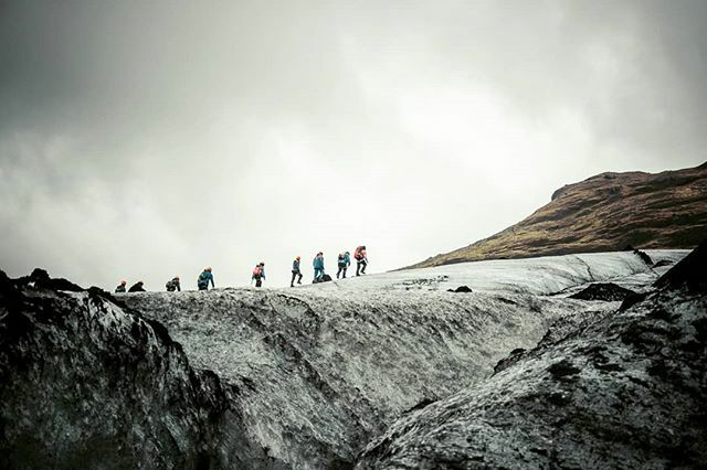 Some hikers at Eyjafjallajökull glacier in Iceland a few years back.

#iceland #eyjafjallajökull #guidetoiceland ift.tt/2OiEx5c