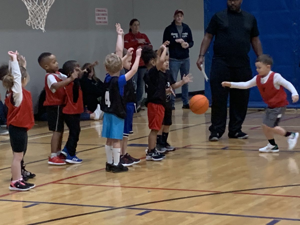 Firks_Justin's tweet image. Saturday morning YMCA hoops. The ‘Great Wall of Bethel’ on Defense and his first bucket of the game on a pull-up jumper. #CanaanBryantFirks #MidRangeGame
