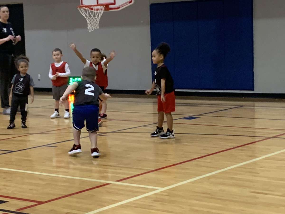 Firks_Justin's tweet image. Saturday morning YMCA hoops. The ‘Great Wall of Bethel’ on Defense and his first bucket of the game on a pull-up jumper. #CanaanBryantFirks #MidRangeGame