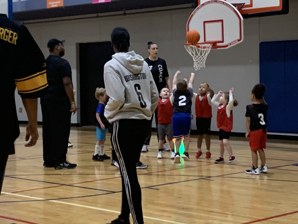 Firks_Justin's tweet image. Saturday morning YMCA hoops. The ‘Great Wall of Bethel’ on Defense and his first bucket of the game on a pull-up jumper. #CanaanBryantFirks #MidRangeGame