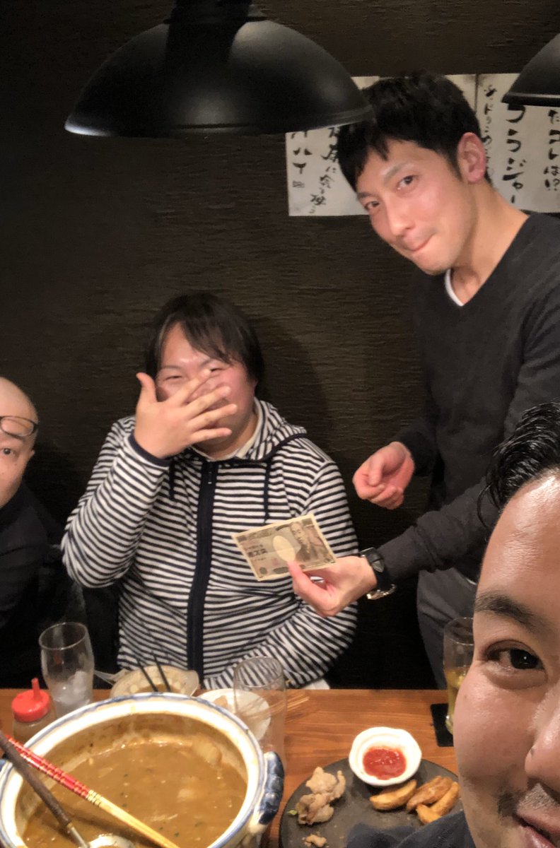 Kuwanashion's tweet photo. 中村博和プロデュース大新年会!!
何十年ぶり同学年の藤間真一と。
群馬からアーセナルさん。
五泉からさといも坊主さん。
最寄りからルー犬柴さん。
シャックリ止まんね。
#ichi5 https://t.co/bKCzSO44zC