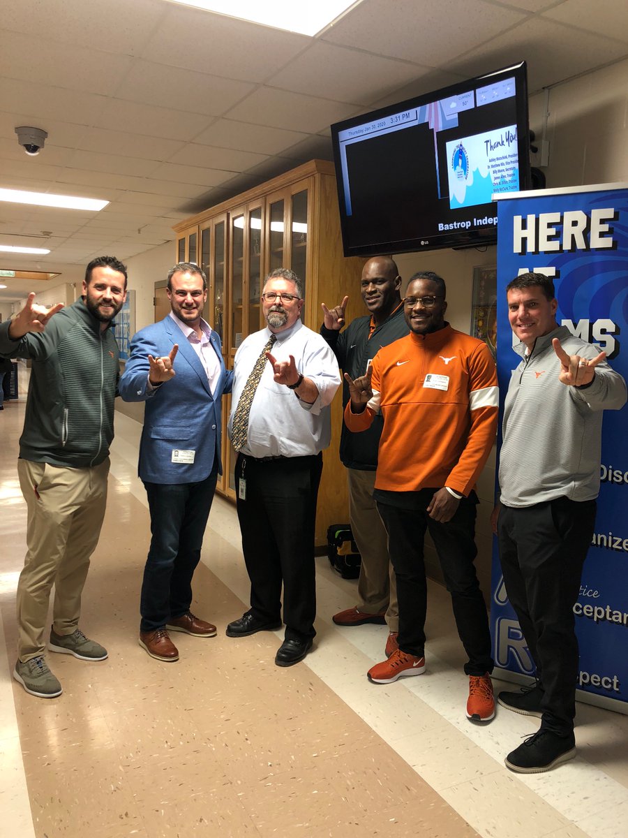ElissaQAdams's tweet photo. UT coaches visit CCMS! https://t.co/2M28uBtaux