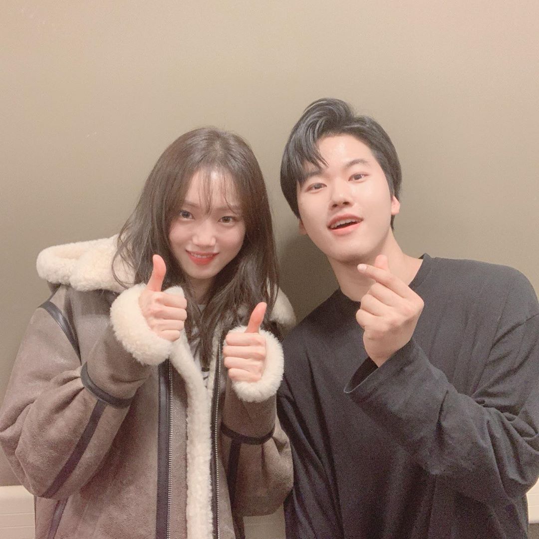 sungkyungsays's tweet photo. LSK with 'Grease' musical actor (her sister is also part of the casts).

"The day Sung Kyung noona (Doctor Cha Eun Jae) come. #LeeSungKyung #RomanticDoctorTeacherKim2 #MondayTuesdayDontMissIt #HandSense" https://t.co/HnXUcLOBSE