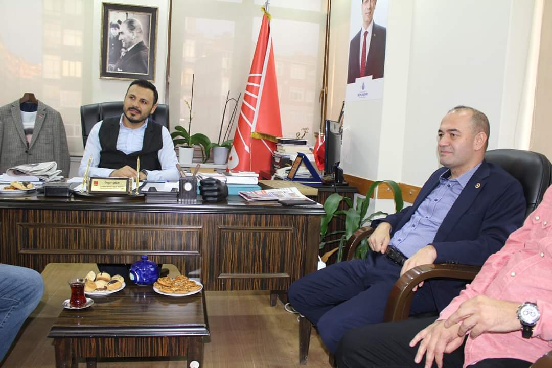 TimesHaber's tweet photo. Cumhuriyet Halk Partisi İstanbul 3. Bölge Milletvekili, Mali Müşavir Sayın Özgür Karabat, kısa bir süre önce CHP Bahçelievler İlçe Başkanı seçilen Özgür Çelik ve yönetimine hayırlı olsun ziyaretinde bulundu.

#haber #siyaset #ekonomi #istanbultimeshaber #cumartesi https://t.co/mP66G5XMUd