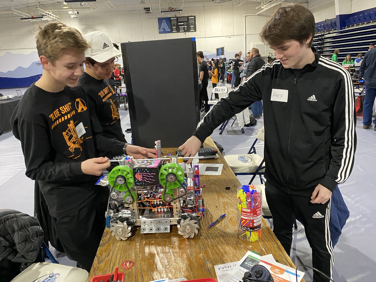 ASRobotix's tweet image. Wish us well in our Robotics tournament today! @AshevilleSchool #GoBlues