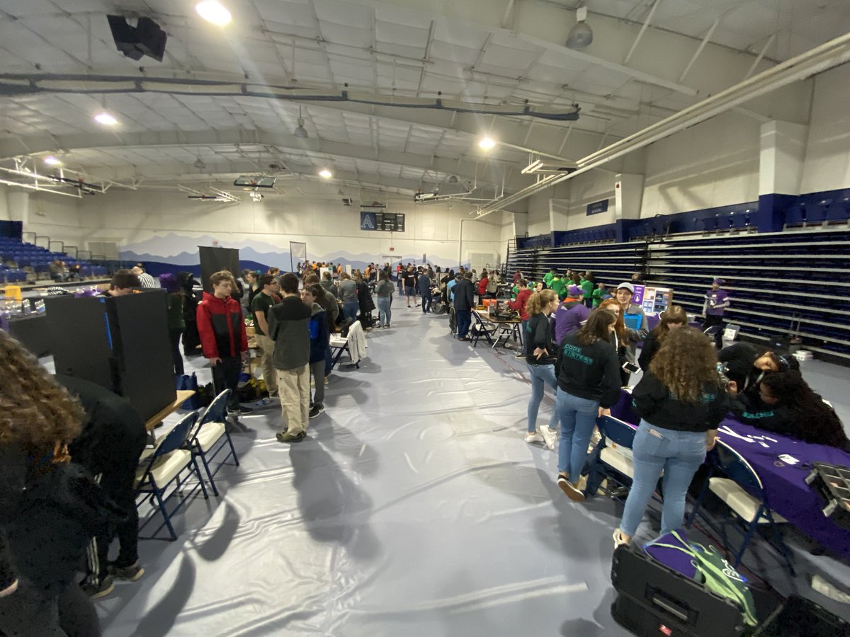 ASRobotix's tweet image. Wish us well in our Robotics tournament today! @AshevilleSchool #GoBlues