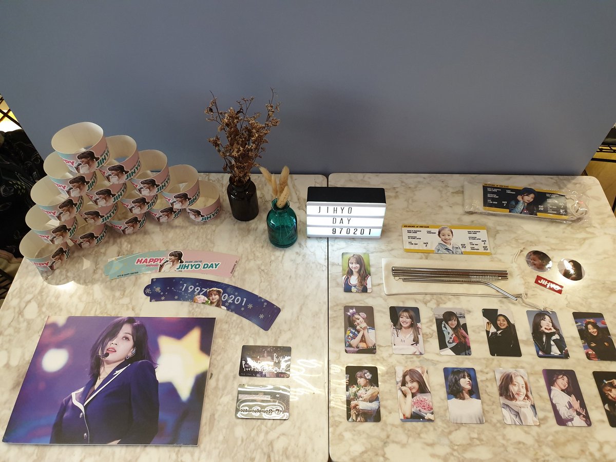 fluffyeons's tweet photo. and lastly thank you @moonstone_021 for organizing #THRUTHEYEARS throughly enjoyed myself mixing with old and new moots and just chilling in general 🥰 https://t.co/Y1HcsJtHtV
