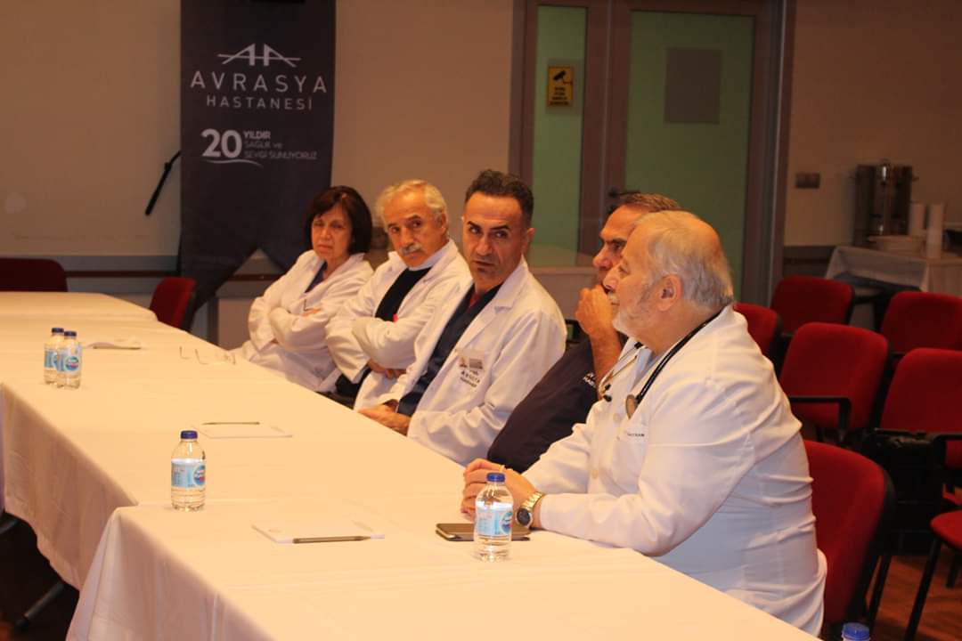 TimesHaber's tweet photo. Avrasya Hastanesi Zeytinburnu Yerleşkesi Kalp Konseyi, hastaların sağlığı için fikir alışverişi yaparak en az hata ile çalışmaya devam ediyor.

@AvrasyaZburnu https://t.co/fqO3AaUmWf