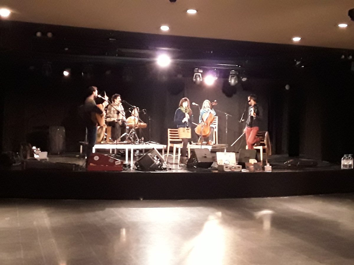 Acabant de fer proves de so a la sala <a href="/TorinOlot/">Sala El Torín</a> amb dos súper grups: Bal O'Gadjo i Les Violines. A partir 16h tallers i a partir 22h Concert-ball gràcies a <a href="/OlotCultura/">Olot Cultura</a> <a href="/tradicionarius/">Tradicionàrius</a> i #Ofolk #ballfolk #folk #Garrotxa