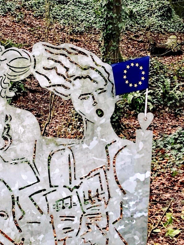 PumpkinsFaery's tweet photo. #flytheflag #ilovetheeu #rejoin #carmarthenshire https://t.co/ySerB9k9zo