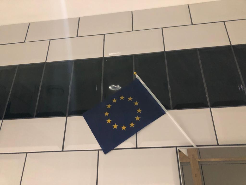 PumpkinsFaery's tweet photo. #flytheflag #ilovetheeu #rejoin #carmarthenshire #costa https://t.co/iqzhayT8aC