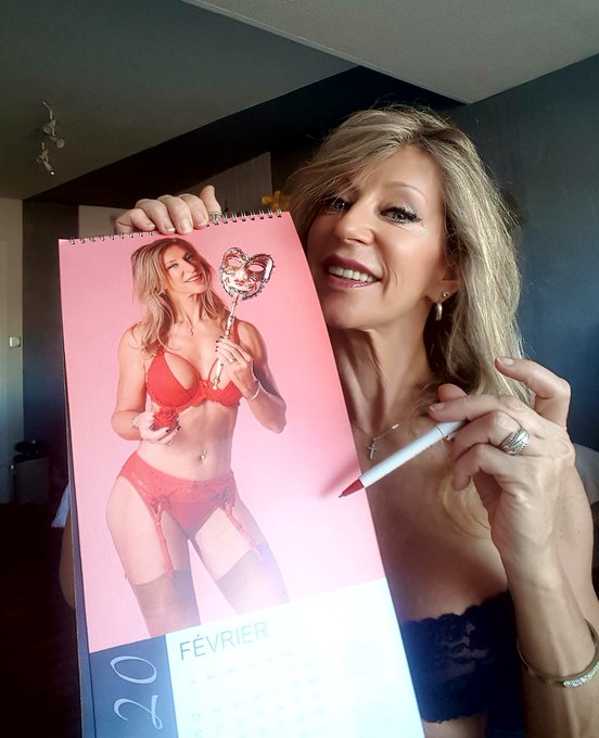 Et c est pour qui celui l&agrave; ??? 😉😍😍  Calendrier 2020  D&eacute;p&ecirc;chez vous !!! 😘😘 https://t.co/kEcQygGJCY