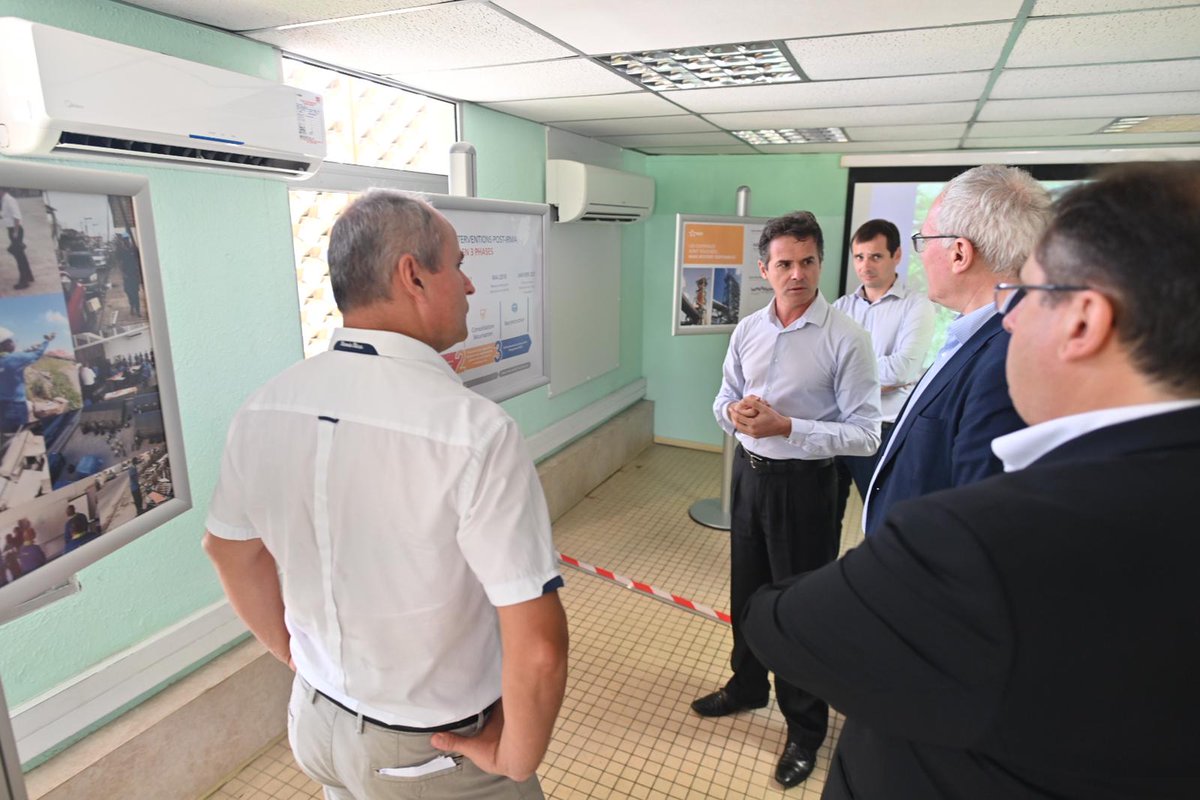 EDF_Guadeloupe's tweet photo. Aujourd’hui à Jarry Nord, les équipes @EDF_Guadeloupe ont présenté à @J_B_Levy
- les avancées de la reconstruction des iles du Nord post #IRMARIA
- le rôle d’EDF en tant que facilitateur de la transition énergétique. #énergiesrenouvelables #futur #Guadeloupe https://t.co/apptgkF8RX