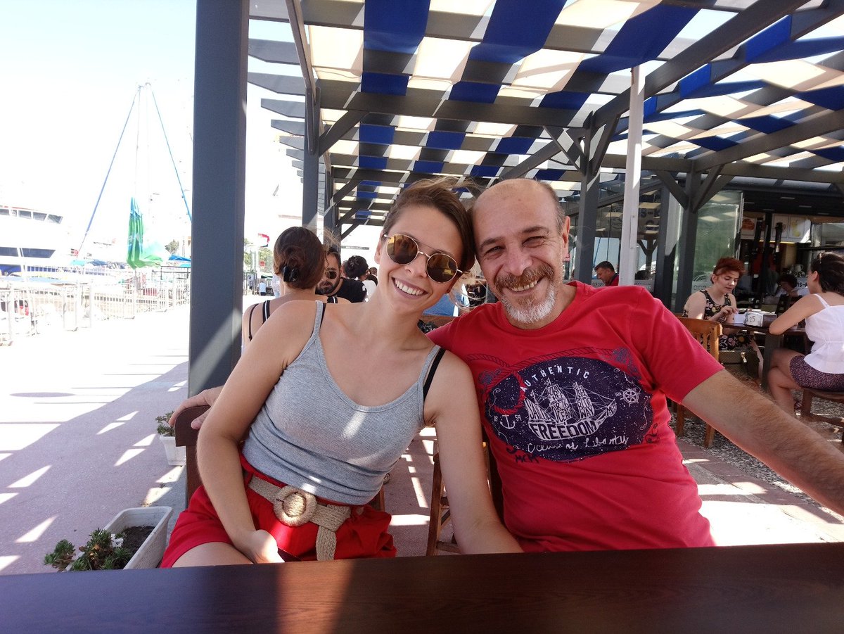 metinnn35's tweet photo. EYY ADALET  !
Evlat nedir bilirmisin?
Hayallerindir, geleceğe dair umutlarındır.Yaşama sebebin, olmazsa olmazındır. O'nlar içindir mücadelen, hayat kavgan, tüm çaban. O'nlar için nefes alırsın, O'nlar için ayaktasındır.Bazen bakmaya kıyamadığın,bazense doyamadığındır. https://t.co/CVqcCuulag