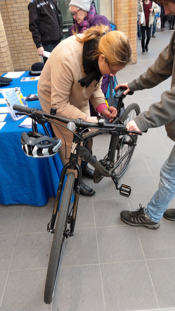 LowestoftPolice's tweet photo. Cycle Security #Barking 🐶....I mean marking, in #Lowestoft today, thanks to Rachel our @SPVolunteers who helped today , why not register your bike 🚲@ImmobiliseCrime . #bikesecurity #cyclesecure #1330 #snt https://t.co/QqhMqJWcAW