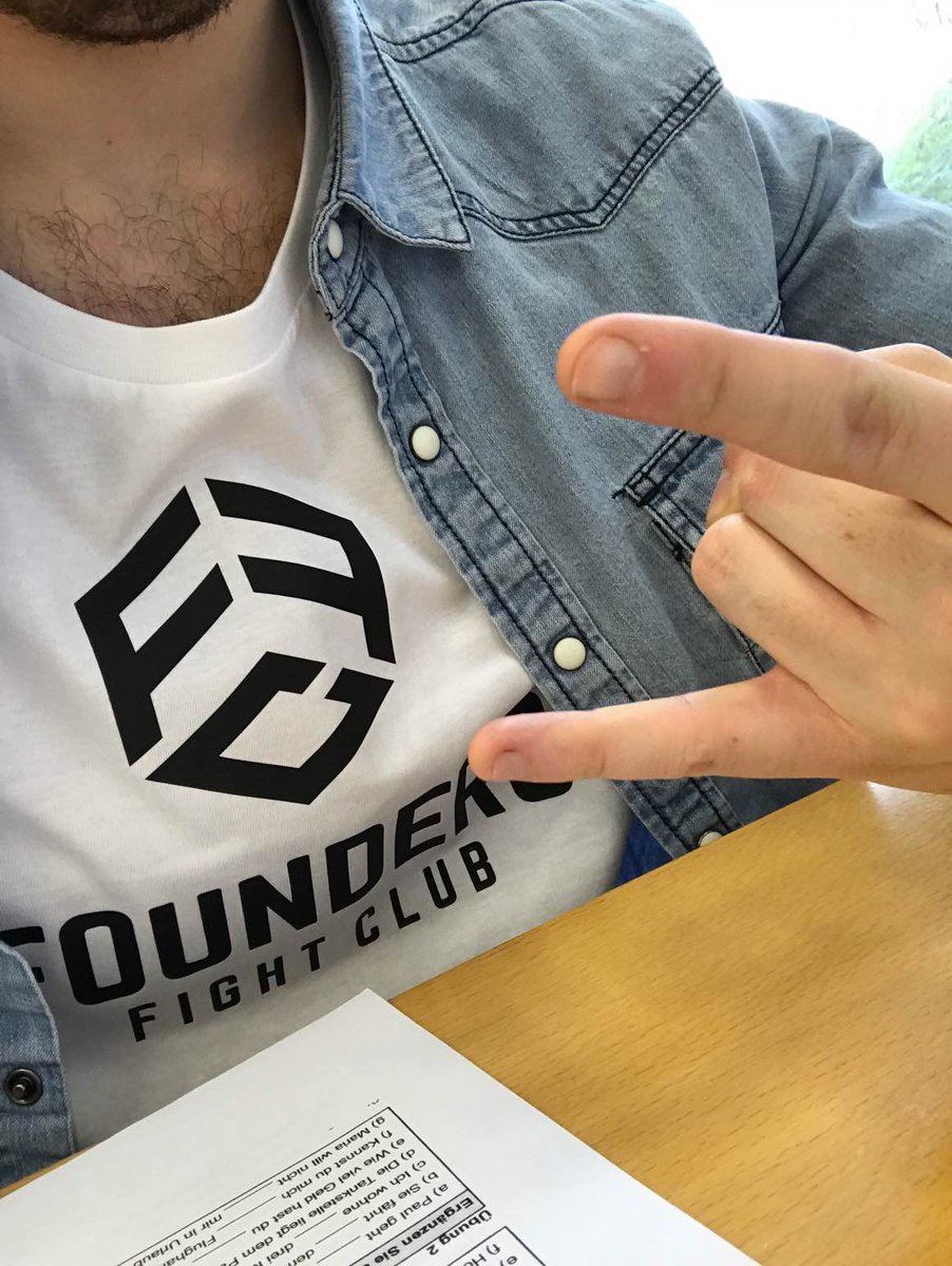 FoundersFight's tweet photo. Being part of the Founders Fight Club Community means Rock’n’Roll! 🤟
Wanna join the Club? We’ll release new dates for Founders Fight Nights and our https://t.co/7q09biiRKE program soon!
#foundersfightnight #punchouttech #community #foundersfightclub https://t.co/eEGbWgluyg
