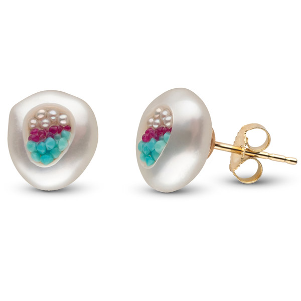 AskIGI's tweet photo. Winter is the perfect time to style your wardrobe with #pearls! @JCKMagazine shares some prime looks to try this season: https://t.co/UrQlS3vgce https://t.co/0kZdcURMKW
