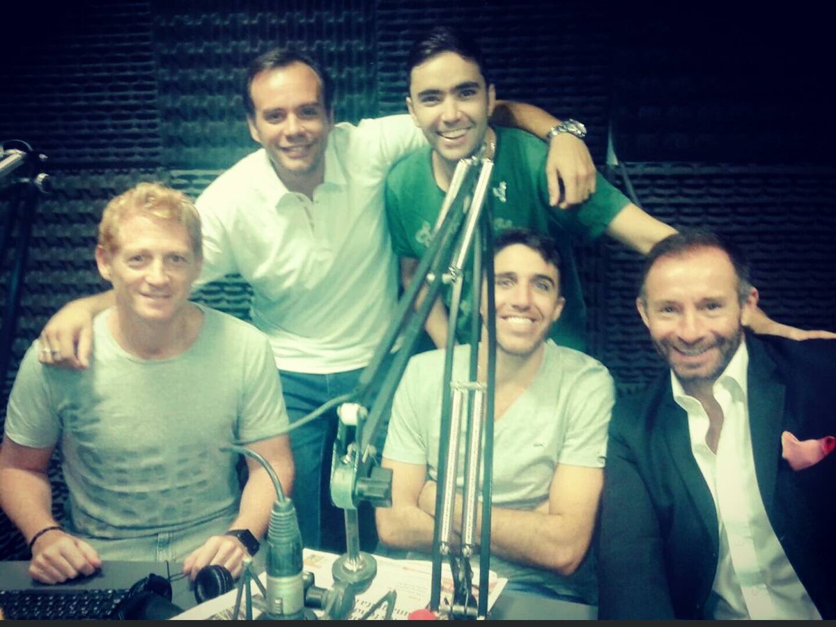 libermanmartin's tweet photo. Gran recuerdo me acerca FB. Equipazo de @LibermanOnLine en @fmuno en 2016
@davellaneda77 @rindart @LeoAriasPrensa @juanenriqueUBA #dreamteam #increible .....
Hoy son todos figuras. Han crecido y sería difícil juntarlos. Gran recuerdo. Fuerte abrazo a los 4 https://t.co/9QesejHYSJ