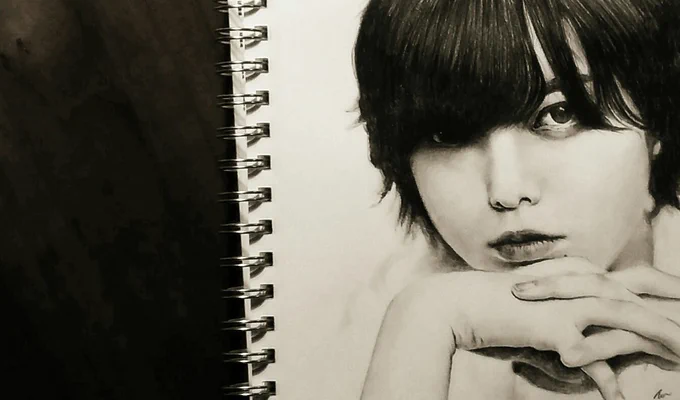 平手友梨奈 #Pencildrawing納得がいく仕上がりにならなかったので載せようか迷いましたがせっかく時間をかけて描いたのに載せないというのも 僕は嫌だ! 