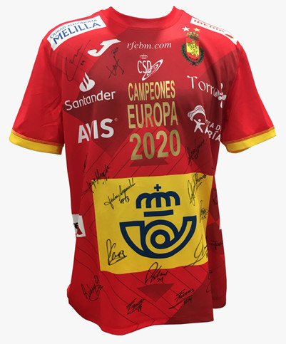 ¿Quieres conseguir la camiseta oficial firmada por Los Hispanos gracias a los amigos del @Santander_es y Maldini? Pues sólo tienes que hacer RT con el hashtag #SantanderconLosHispanos y mencionar a <a href="/MundoMaldini/">Julio Maldonado</a> . Tienes hasta las 22h de hoy sábado.