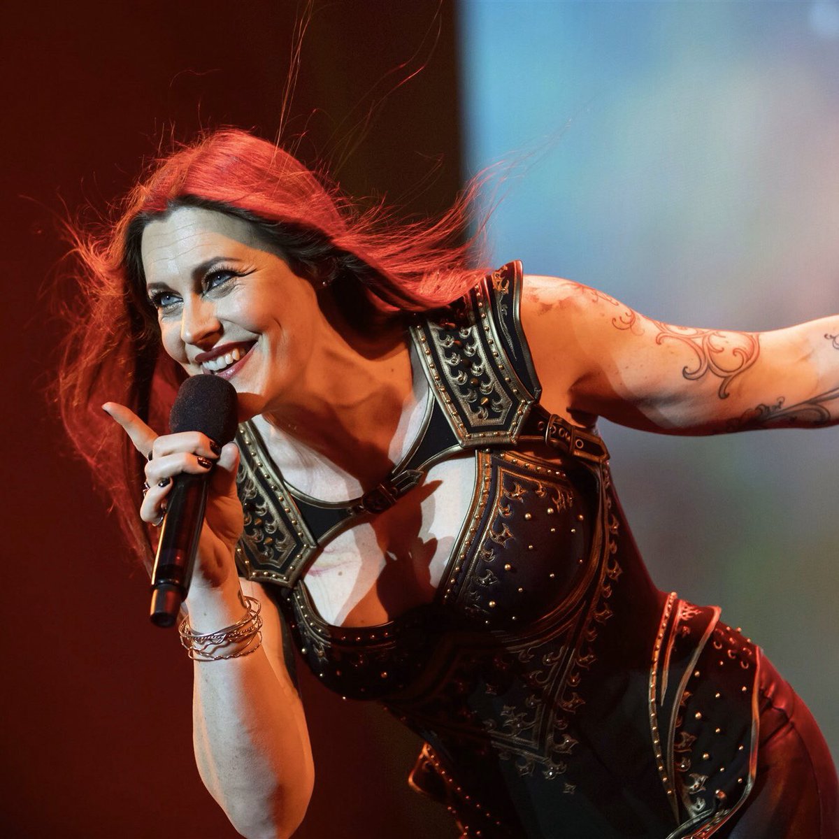 Vanavond #floorjansen in het Paard. Ruim 15 jaar geleden gezien met After Forever. En ze is alleen maar beter geworden. Ik ga genieten! 😎🤩