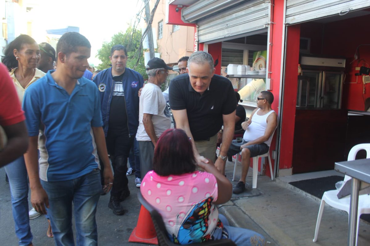 najibchahede's tweet photo. Seguimos trabajando!!!
Mano a mano en el 8 1/2 de la Carretera Sánchez; gracias a los residentes del sector, por tantas muestras de cariño y de apoyo a nuestra candidatura.
@rosendotavarez @GarciaArchibald @FFELIPEROMERO @johnnyjones58
@JahairaMarrero
#ParaReclamarTusDerechos https://t.co/lvzBNwcpUt