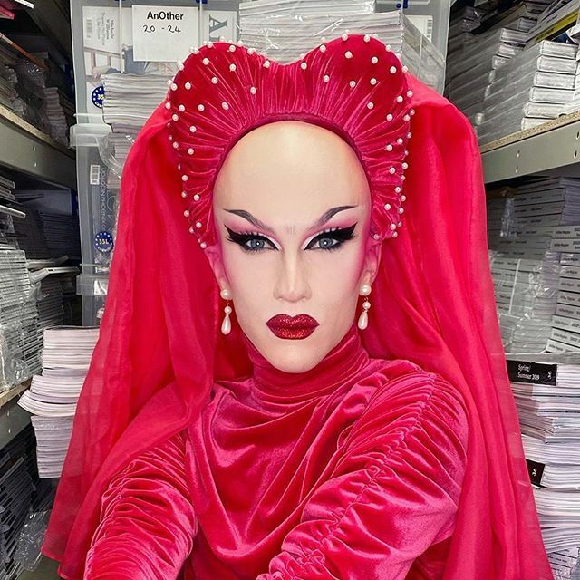 DiegoMontoya3D's tweet photo. I mean...😍!
@sashavelour in custom headpiece. 👗 by @blackandwhitestriped. 
#smokesandmirrors UK and European tour coming soon! https://t.co/LGwYW11Q6O https://t.co/6nlY71cO0o