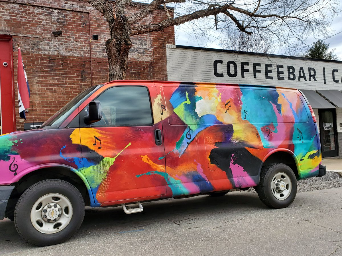 Up early so much to explore #Graffitiart in the #riverartsdistrict #Asheville
Excited to take it all in. 

#SaturdayStreetArt
#StreetArtSaturday
#SaturdayMorning 
#StreetArt
#travelblogger