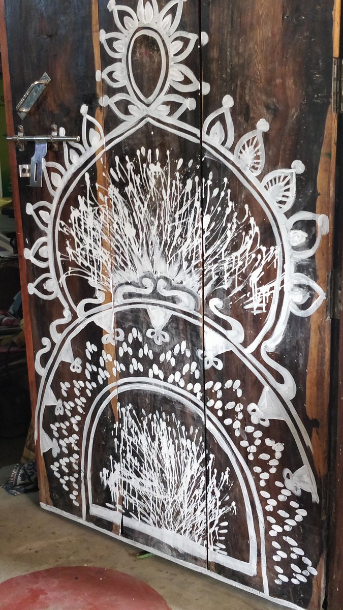 Manaswiini's tweet photo. ଜଣେ କଳାକାରର ଘରେ ତା'ର ପ୍ରତ୍ୟେକଟି କୋଣ ଅନୁକୋଣରେ ଥିବା ତା'କଳାର ନିଦର୍ଶନ ।
ଆମ ସଂସ୍କୃତି ଆମ ପରମ୍ପରା
#CultureofOdisha
#CultureofIndia
#lacquerwork #jhoti #chita https://t.co/Qq7ZvJwMyv