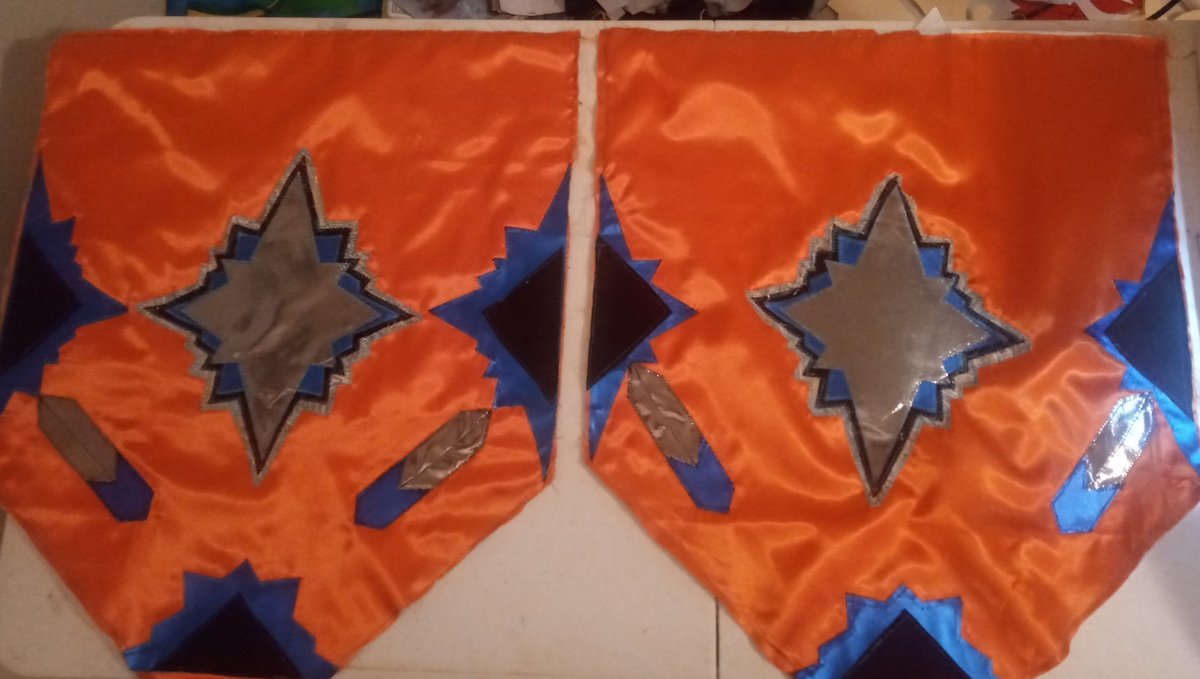 jwoosypitti's tweet photo. Been a slow night but making progress on this #FancyWarDance outfit #NativeTwitter #powwow #rigmeup #hebetternotpawnit #saturdaynightlive #teepeecreepin #hmm #imhungry https://t.co/SOxZ3Sdttd