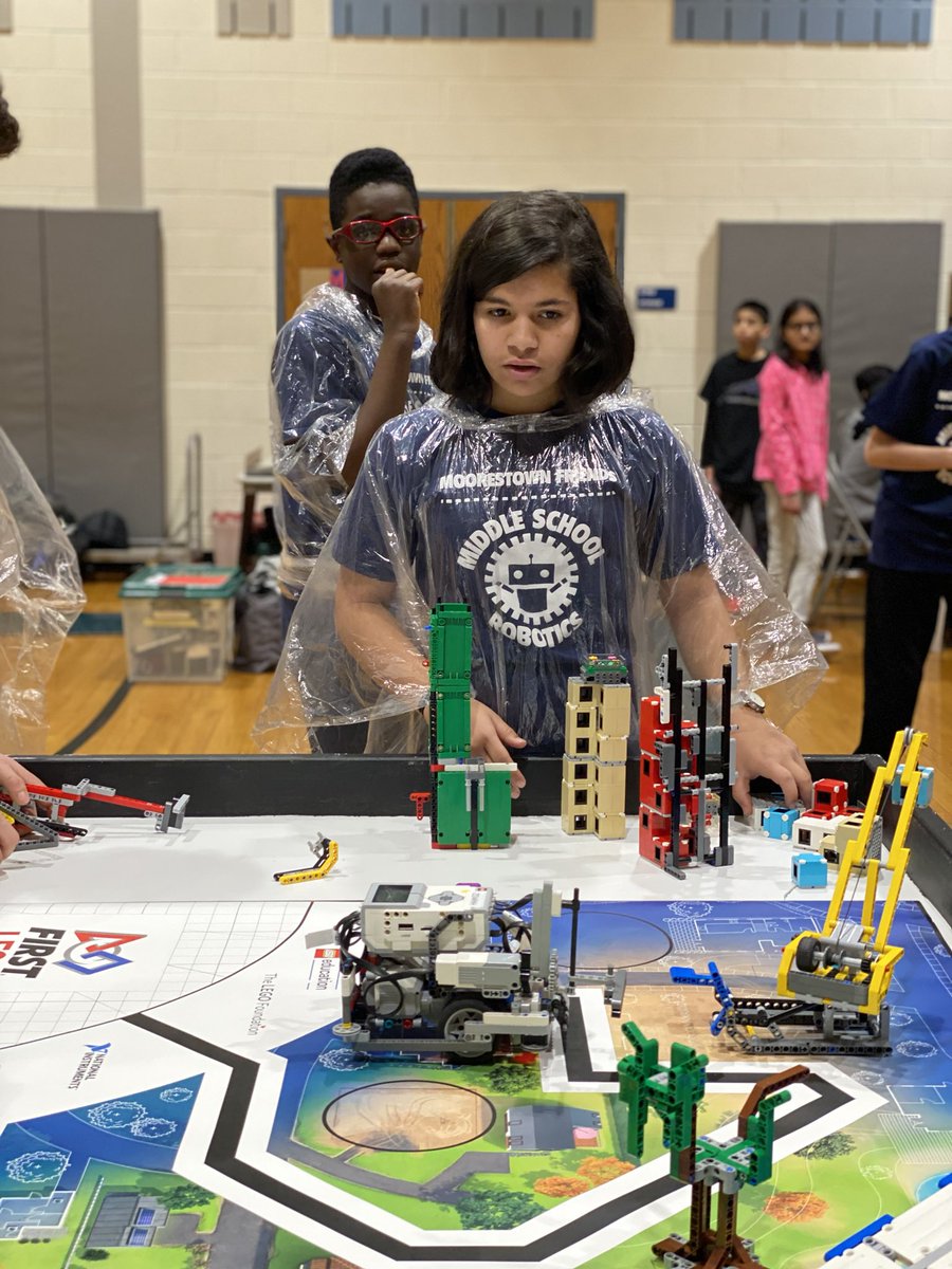 bsmithMFS's tweet image. Will the robot do everything we programmed it to? #FLL ⁦@mfsfox⁩