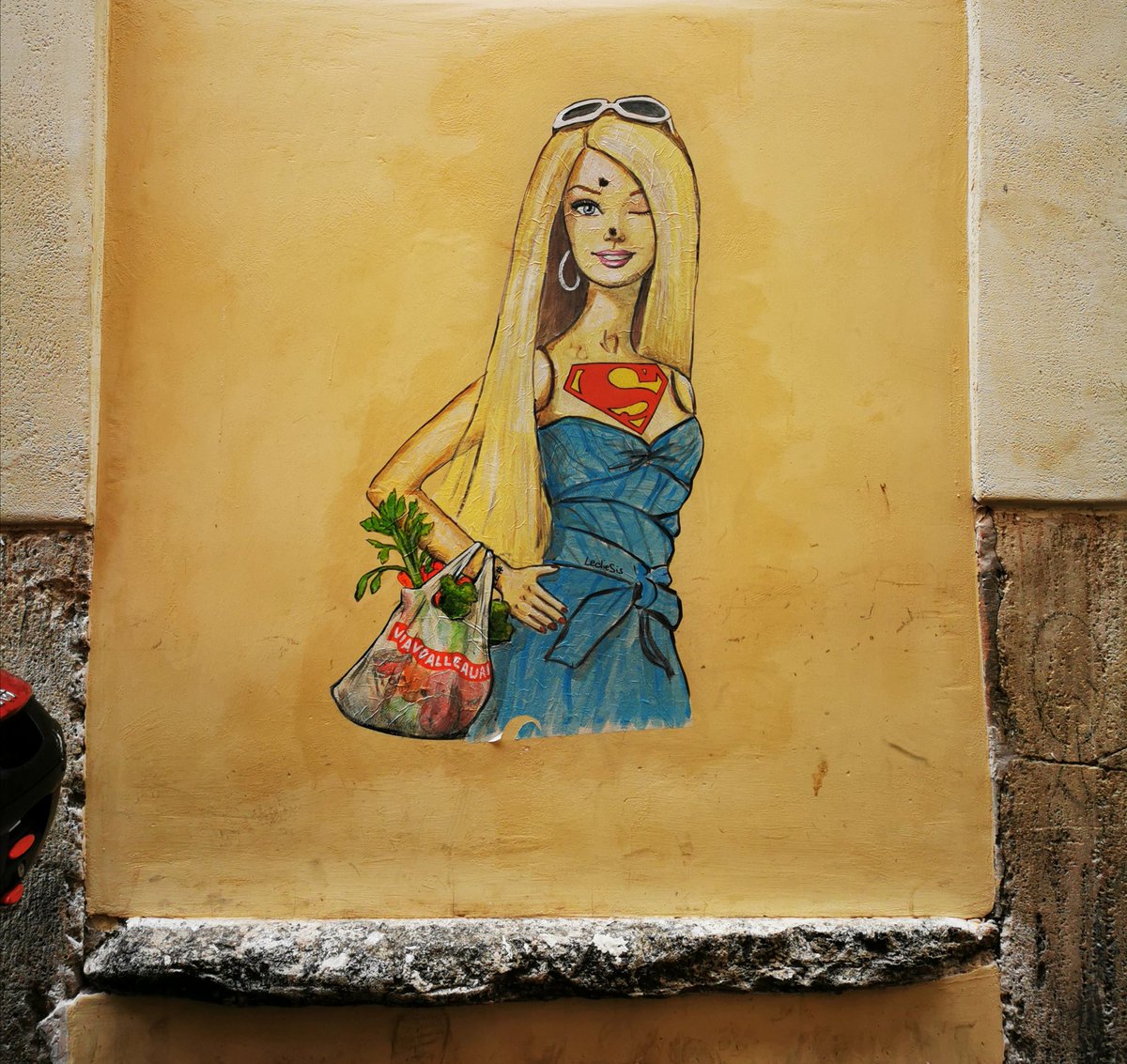 Helmet & Heels tweet media