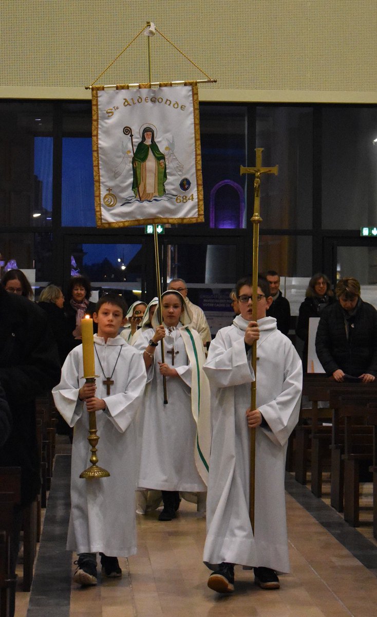 ChapelleSainte's tweet photo. #messe solennelle pour l’anniversaire de la mort de #saintealdegonde #maubeuge #relique #cameline https://t.co/vZtkMbhN6P