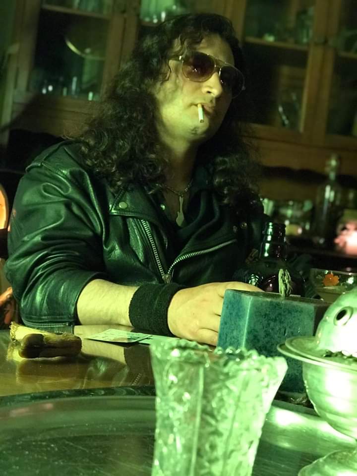 almadorada's tweet photo. Un feliz cumpleaños para nuestro guitarrista Julian Gonzalez. 
Salud por nuestro hermano, colega, amigo y gran músico!🍻 https://t.co/Uw5X1T0bU0