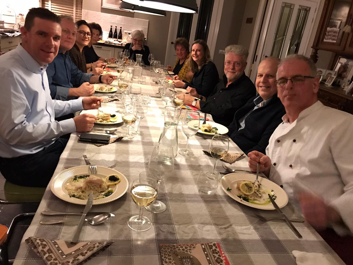 arjengerritsen's tweet photo. Wethouders Maathuis en Van Rees hebben een ongekend talent voor reeΓ«njacht en heerlijk koken. Het college @Gemeente_Almelo aan een gezamenlijke, zelfgeschoten en zelfbereide maaltijd. #goedteam #genieten https://t.co/nAWMya9aO1
