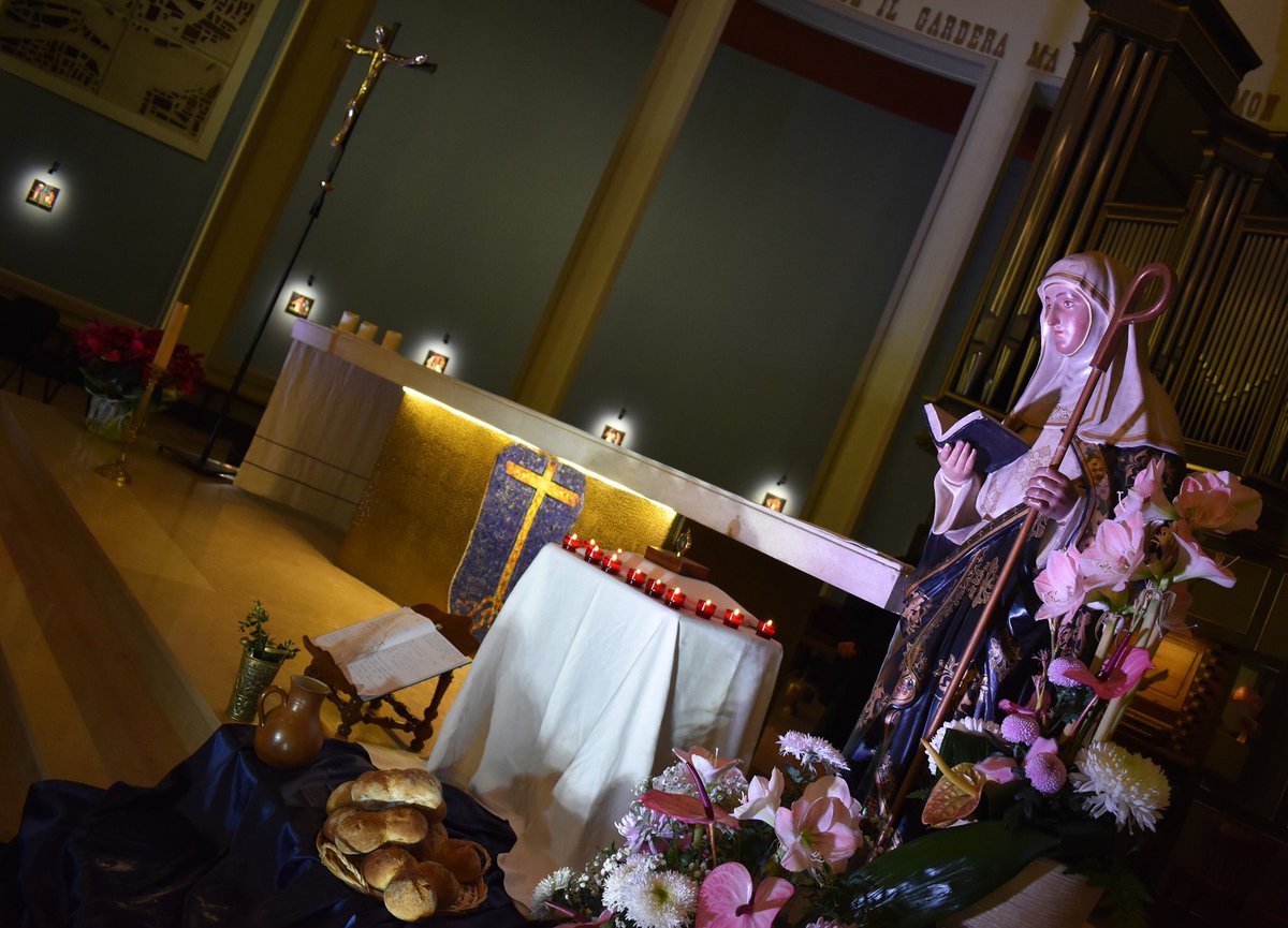 ChapelleSainte's tweet photo. #messe #messe solennelle pour l’anniversaire de la mort de #saintealdegonde #maubeuge #relique #cameline https://t.co/Yxdf3JeQga