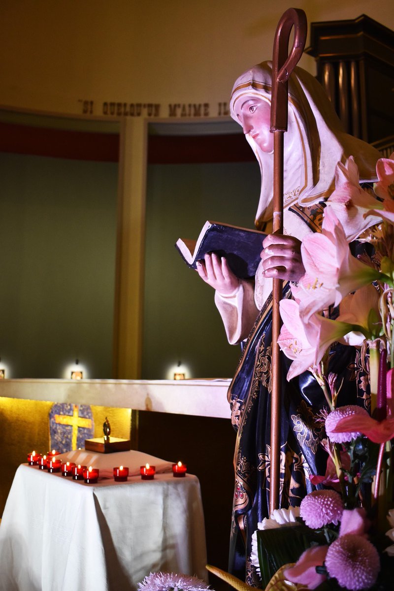 ChapelleSainte's tweet photo. #messe #messe solennelle pour l’anniversaire de la mort de #saintealdegonde #maubeuge #relique #cameline https://t.co/GsxZRMhQ3h