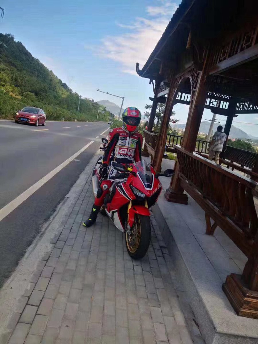 LeathersFirst's tweet photo. Spotted ~ Leathersfirst customer feedback #leathergear #leathersuit #feedback #motorbikers #customgear #leathersfirst https://t.co/aTTazeaC7q