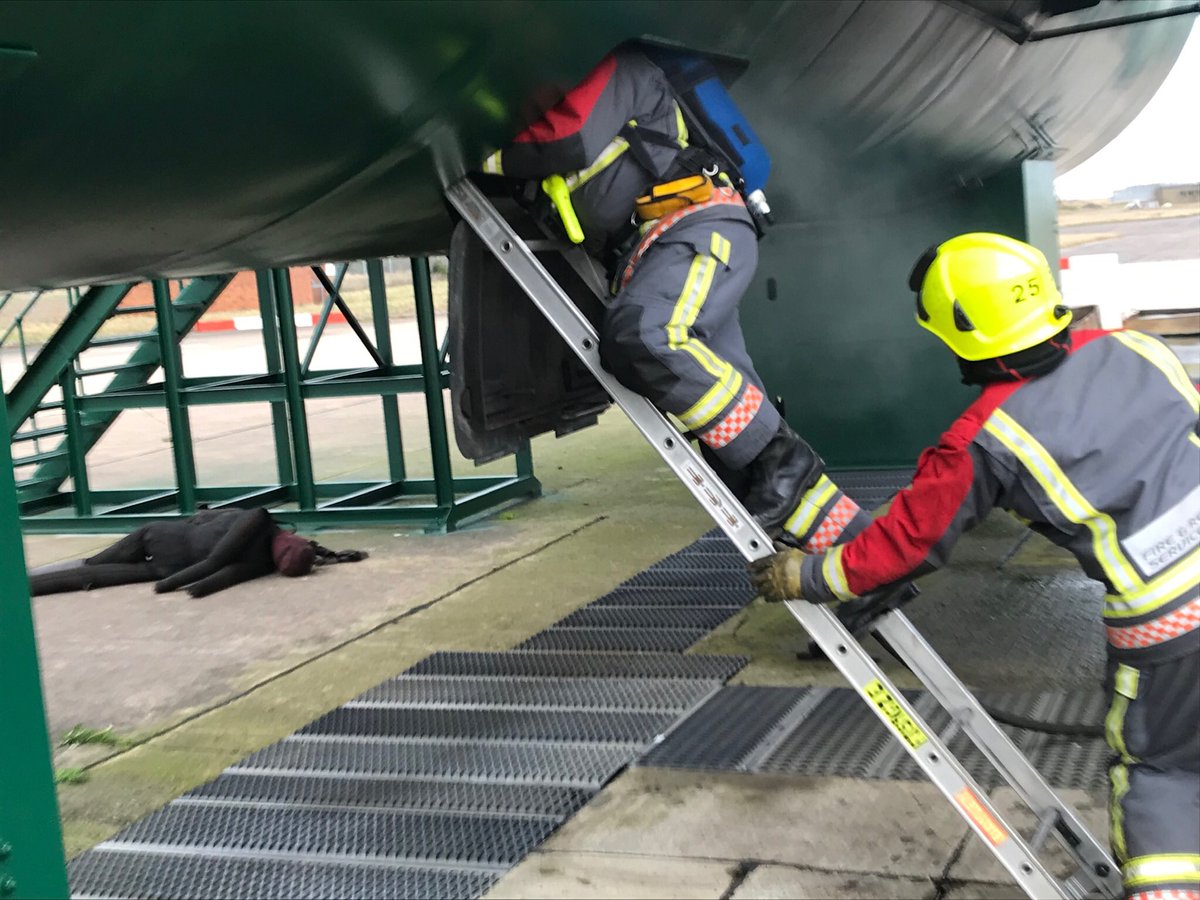 maxeve3's tweet photo. Misterton’s On Call crew giving it their all today at Doncaster Sheffield Airport. Great effort all round. ⁦@nottsfire⁩ ⁦@NFRS_Training⁩ ⁦@NottsfireOnCall⁩ https://t.co/m0kxmqlYDe