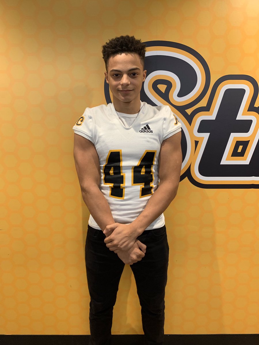 Great time at AIC! Big Thanks to all the Coaches, Players, and Staff <a href="/CoachKKulzer/">Kris Kulzer</a> <a href="/CoachRubin_EAT/">Robert Rubin</a> <a href="/Coach_DanHicks/">Dan Hicks</a>  <a href="/CoachRuss2/">Coach Matthew Russell</a> <a href="/j_pipczynski/">James Pipp</a> and the new safeties coach too.