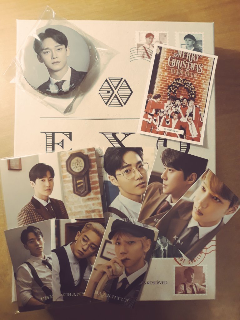UJuliaS's tweet photo. Очень бессовестно кайфую от того, что это добро @weareoneEXO теперь моё *_*

Спасибо большущее умничкам @StayExoXiuDo, что помогаете делать хотелки реальностью🥰 https://t.co/OhVDcuZAc2
