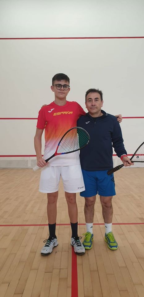 fsquashcv's tweet photo. 🔈 🗞 Mucha igualdad y buenas partidas en el Master Autonómico jugado este fin de semana en 📌Club de Campo K7

🏆 Campeón Esteban Villalva
🥈 Subcampeón Ernesto Revert
🥉 3ª Dani Miralles 

#Master #Squash #ComunitatValenciana
#ClubSquashValencia #clubdecampovalenciak7 https://t.co/0T5El4LmvH